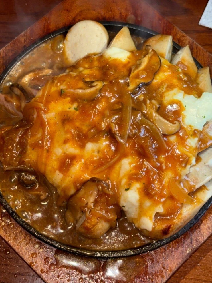  용리단길 술집 호프집 느낌나는 엉클조 소시지 삼각지점