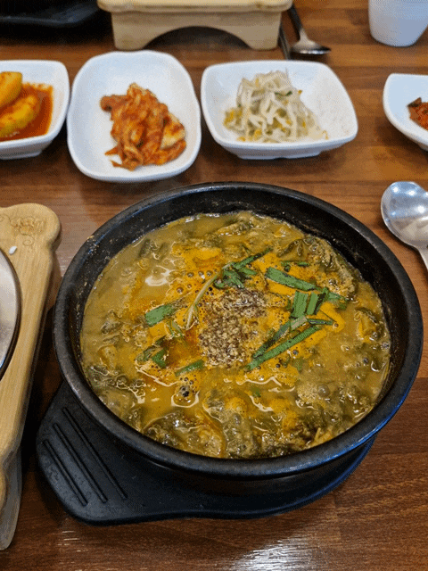  [수원 정자동 맛집] 갓 지은 솥밥과 진한 국물의 만남, '하동우렁추어탕 수원정자점' 방문 후기