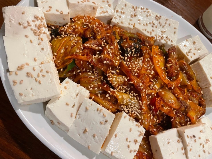  한식 포차 참골뱅이와 노가리가 대표 메뉴인 이태원 프리모펍을지로골뱅이