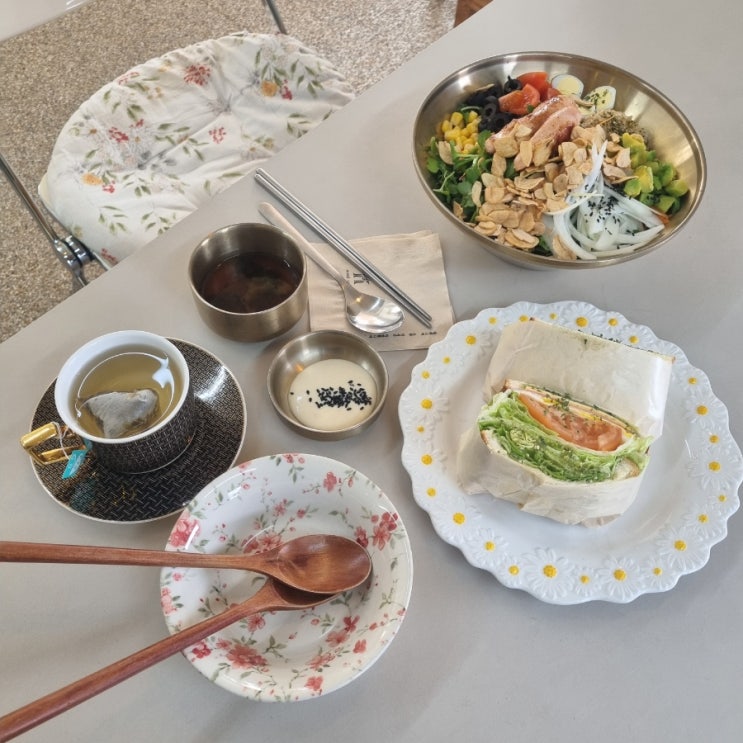  부천브런치 헬레크 포케와 샌드위치