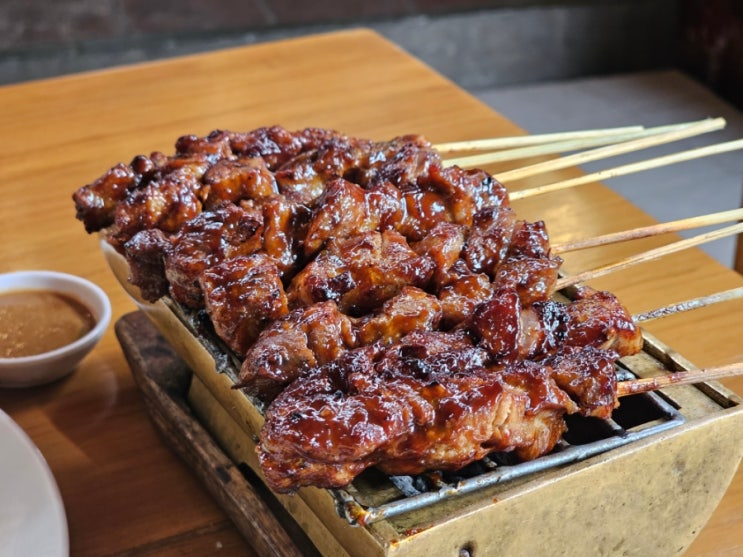  발리 '와룽(Warung)' 뜻은 뭘까? | 스미냑 맛집 '와룽 니아' 향신료 걱정 없는 나시고랭 & 포크사태 후기