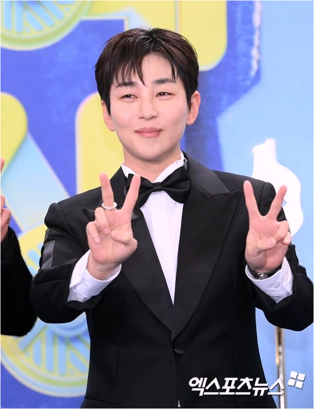  딘딘 캐나다 버스 정류장 불 피우다 경찰 출동 "신분증 내놓으라고"