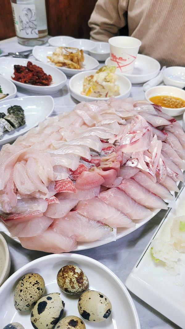  [미추홀구] 장봉배터집 - 예약 필수!! 노포 분위기의 자연산 회 맛집 // 바이쌀 - 맛있는 떡케이크가 예술인 곳