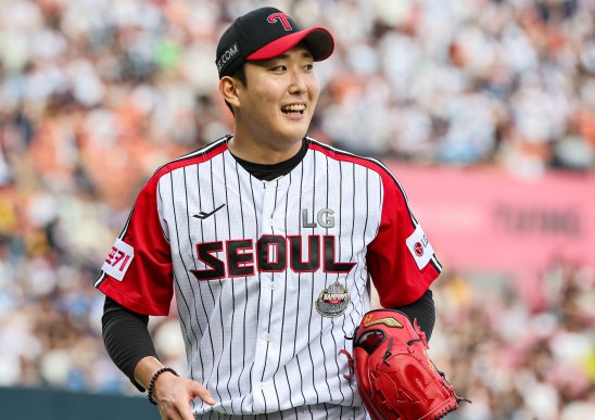  LG 트윈스 손주영, 캠프 첫 피칭 140km 기록… 2026 WBC 마운드 운용 청신호
