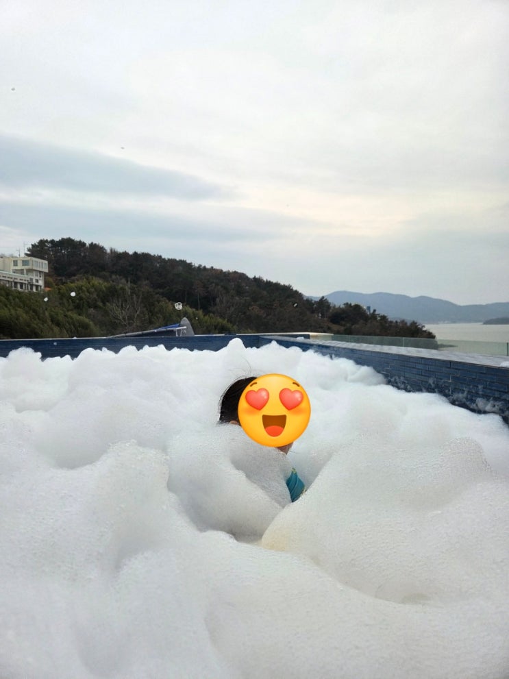  여수 풀빌라 추천, 라포즈펜션 버블파티와 쾌적한 디럭스 객실 솔직후기