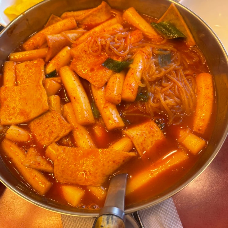  빨강떡볶이 vs  현선이네 용산 기준 노엔젤의 선택은?