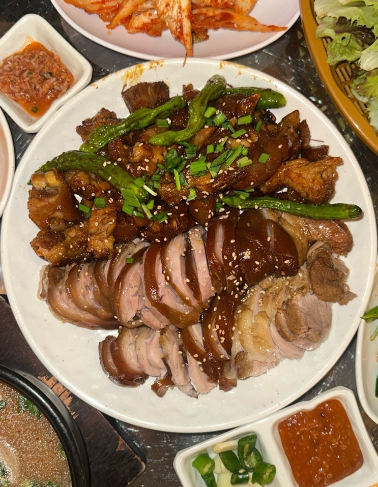  서면족발맛집 모퉁이족발 야들야들한 반반족발에 순댓국 서비스까지 갓벽