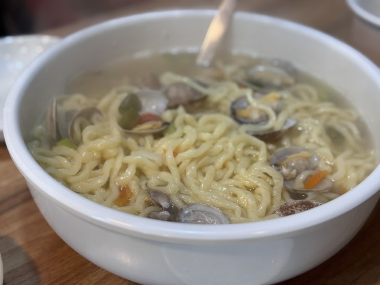  먹거리/독산/칼국수] 바지락이 아니라 팥을 먹어야 했나? <바지락 손 칼국수>