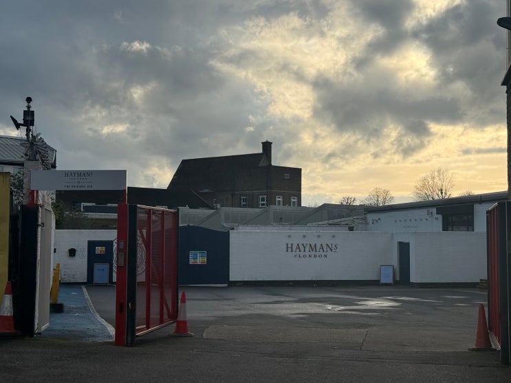  영국에 흑역사를 가져왔었던 진(gin)의 역사와, 그 주역이었던 올드 톰 진을 부활시킨 헤이먼스 증류소(Haymans distillery)