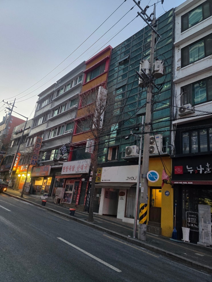  서울시 용산구 동자동(후암로) 구옥건물 2층  부분 배수라인 교체 작업 입니다.