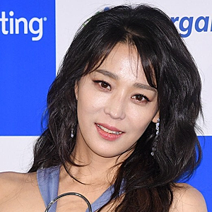 한고은 남편 신영수 7년째 무직 고백 화제 “돈 걱정 없이 산다” 프로필 나이 & 에트로 엄마....