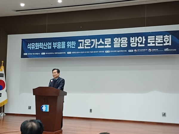  [국회 토론] 석화 구조조정 부활 신호탄… 고온가스로 실용화 '저탄소 에너지전쟁' 가속
