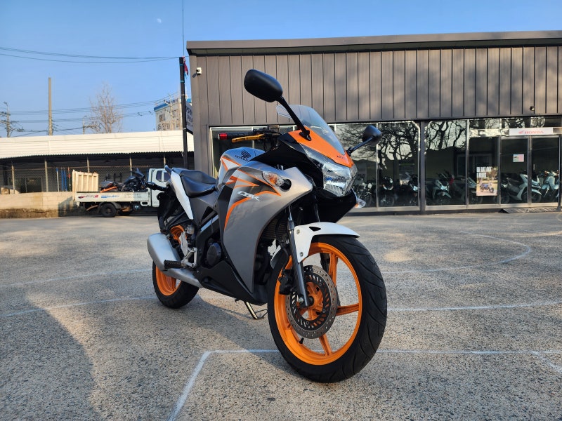 [중고]HONDA 혼다 CBR125R 입문용 로드 스포츠 바이크 입문용으로 추천합니다.
