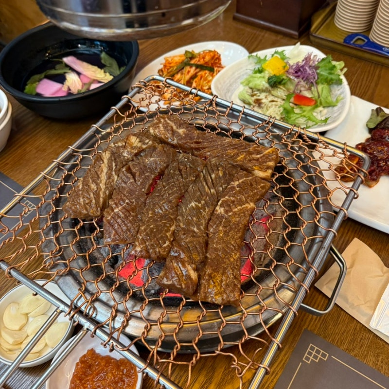 서울 근교 갈비 맛집, 직접 구워주는 갈비생각 광릉수목원점