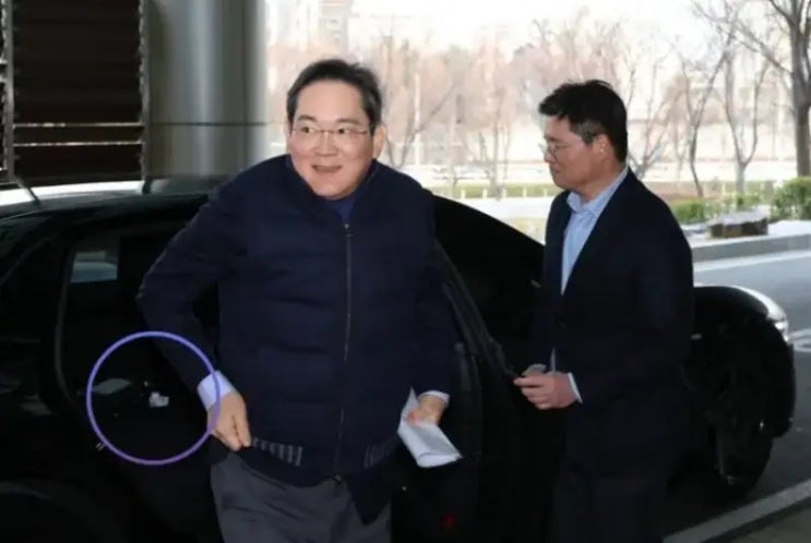  이재용 회장 차에서 발견된 1,000원짜리 음료? 설마 이런 걸 마실 줄은