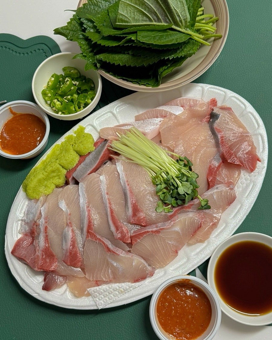 영덕회직판장 사진 1