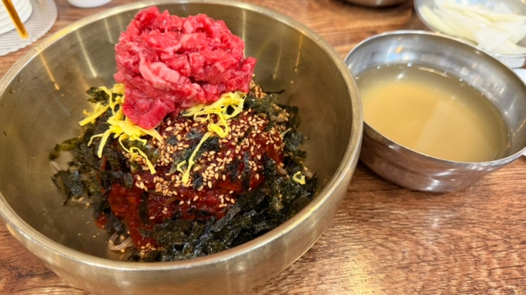  부모님과 아이도 함께 즐기는 묵동맛집, [홍메밀x진갈비탕]에서 따뜻한 한 끼