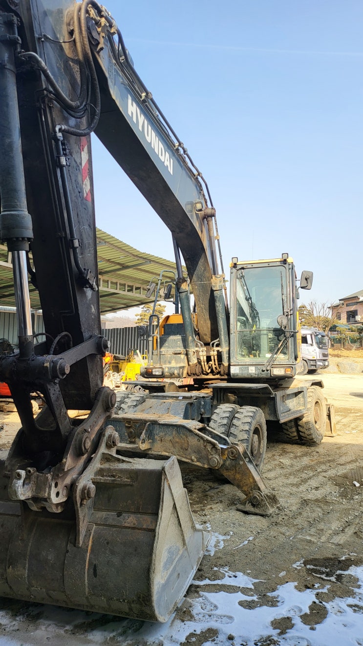  현대 HW210A 2022년식 1억3300만원 판매합니다.