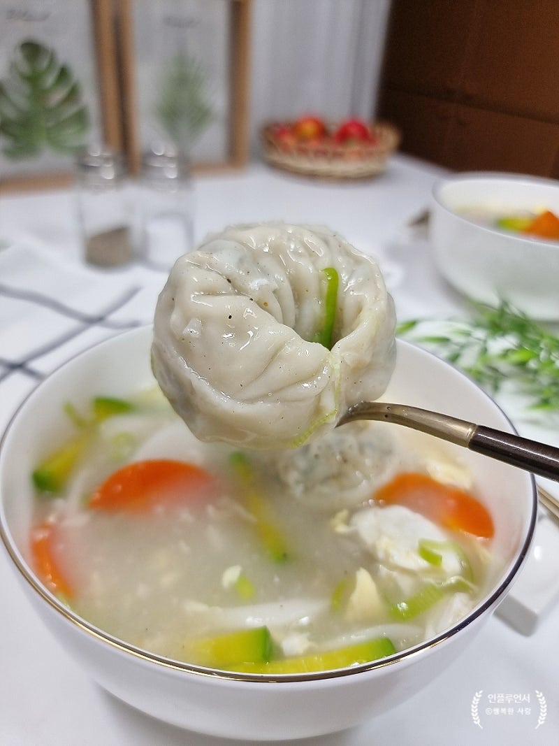 멸치 다시마육수 떡만두국 끓이는법 만둣국 레시피 떡국떡 고기만두 계란 코인육수 간단국....