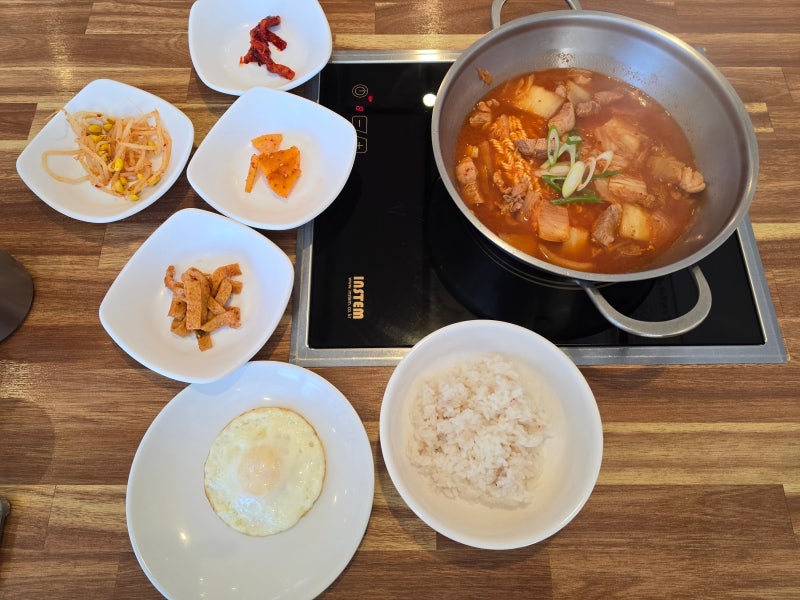 [시흥/신천/한식] 빨간김치 찌개짜글이 - 고기듬뿍 맛깔난 김치짜글이