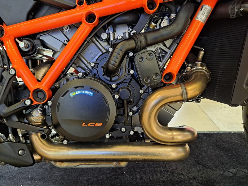 "타라고 만든 오토바이 맞아?" KTM 1390 슈퍼듀크 R이 괴물 바이크라 불리는 이유