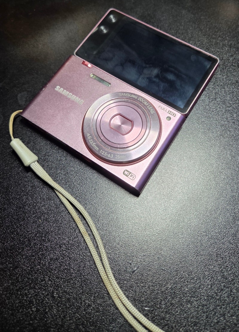 [Vintage Digital Camera] The Legendary 'Han Hyo-joo's Digital Camera': Samsung MV900F Mirror Pop Pink - Photos, Videos, and Review