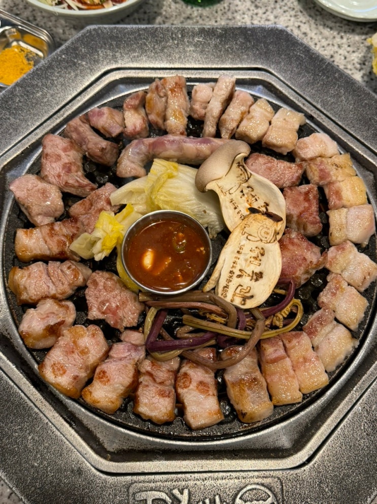  신중동역맛집 제줏간 고기 구워주는 고기집