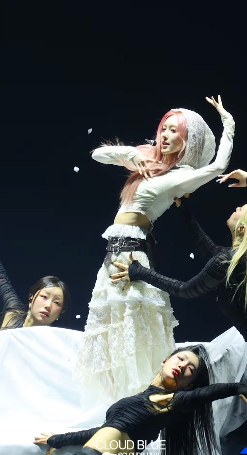 IVE Gaeul Solo Fan Cam (251031~251102) - ODD (Now I Know Why So Many Romance Fantasy Heroines Have Pink Hair!)