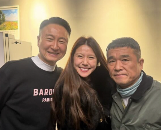   가수 김건모 근황 공개! 주영훈이 제안한 '눈 밑 지방 수술'과 확 달라진 얼굴