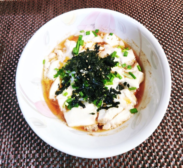  [간단 한 끼] 불 켤 힘도 없는 날! 전자레인지 5분 컷 '순두부 계란찜' (속 편한 저녁 메뉴)