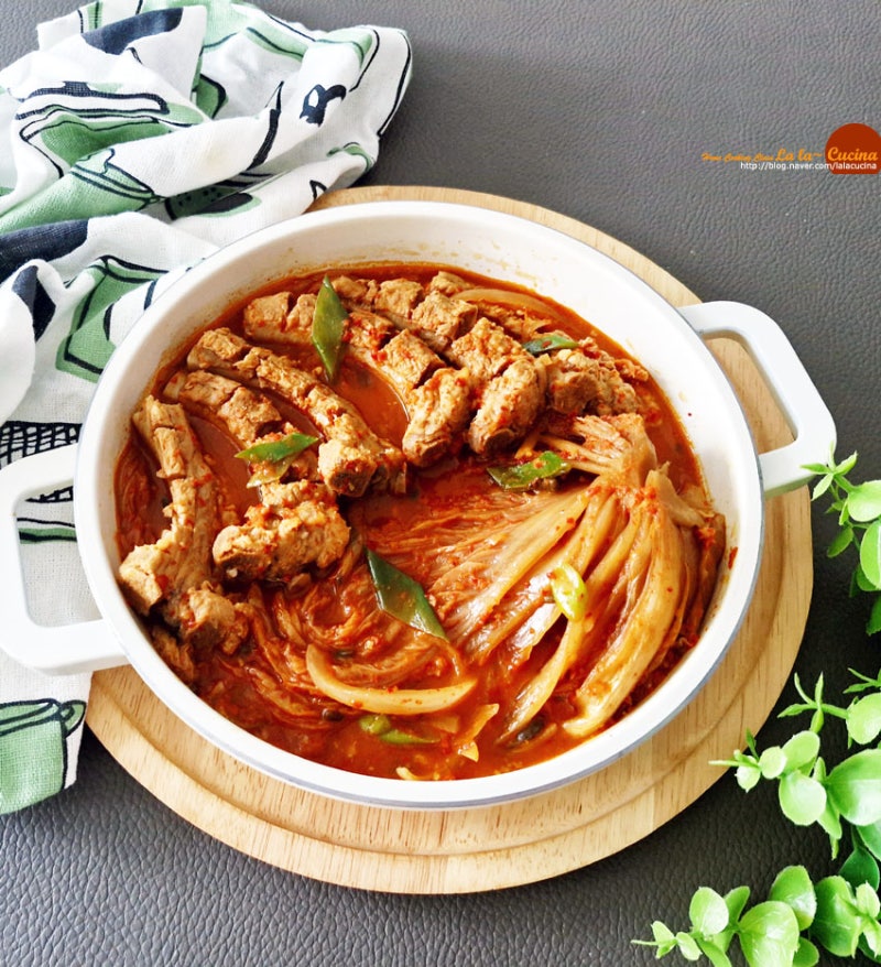 돼지고기 김치찜 레시피 등갈비 김치찜