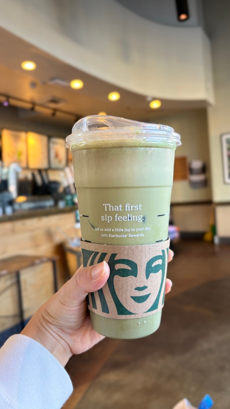  [Starbucks] 미국 스타벅스는 '두쫀쿠' 대신 '두초마' 두바이 초콜렛 마차 Iced Dubai Chocolate Macha