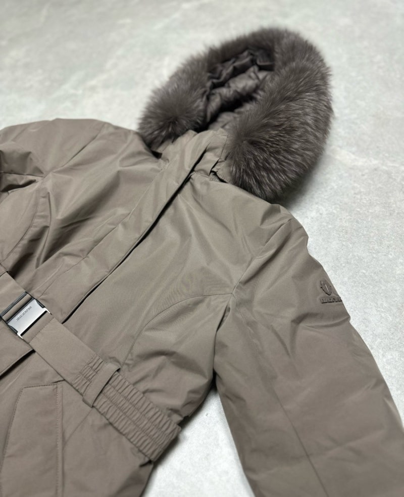 [Times Square vs. Shinsegae Mall] Blackyak/IU Long Padded Jacket Hima Down Jacket (1BYPAWU502D3) Taupe Gray/100 Worn Photos...