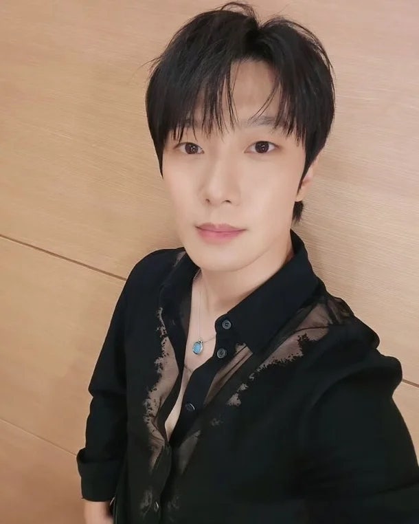 최민환 공연 도중 실신 소식 탈수 증상 드럼 소리 멈춘 안타까움
