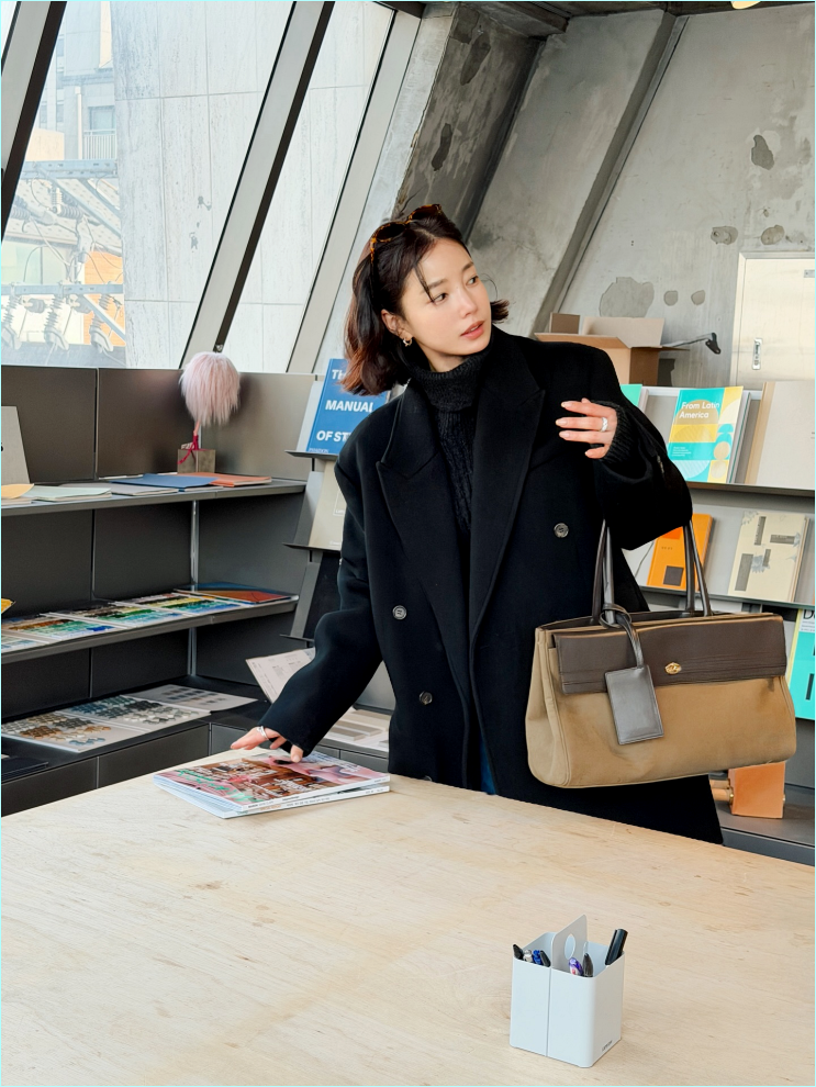  "에르메스인 줄 알았네" 기은세 인스타 보부상백, 알고 보니 아직 출시도 안 된 이 브랜드 콜라보?