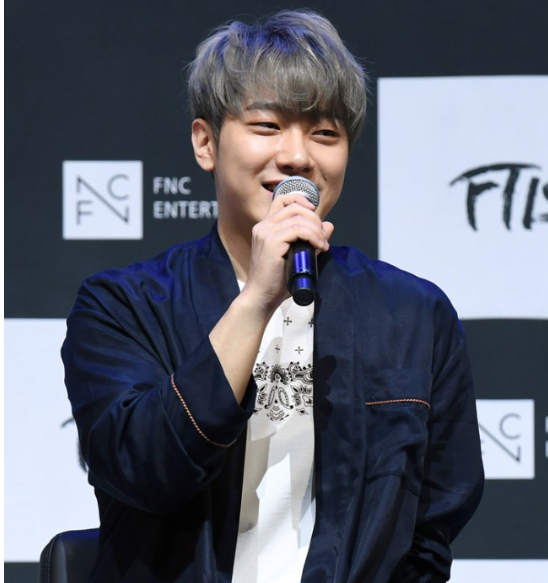 최민환, 공연 중 '실신' ->관객 깜놀..소속사 "일시적인 탈진, 안정 취하는 중"