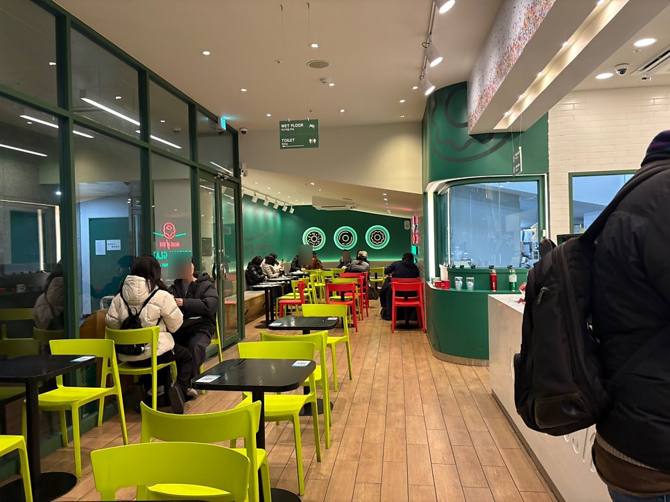 크리스피크림도넛 강남역점 사진 4