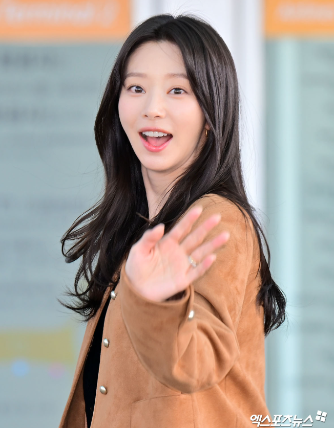  키 161cm 맞아? 이주빈 공항패션이 비율 착시 만든 이유