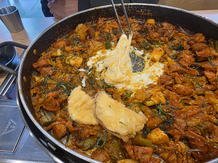  [이시아폴리스 맛집] 홍춘천치즈닭갈비 : 천연치즈와 현란한 볶음밥의 꿀조합!