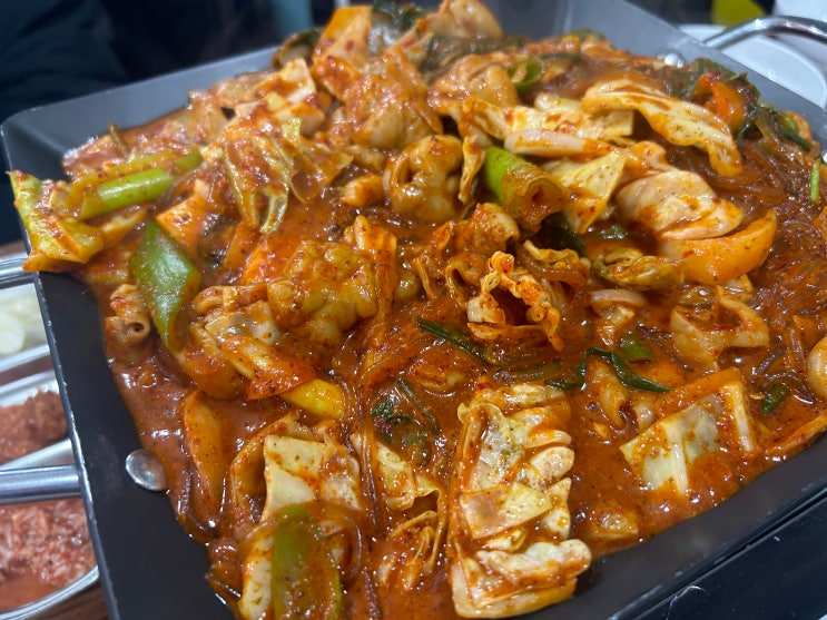  안암오거리 퇴근길 소주를 부르는 노포 곱창 맛집 <장터막창순대국밥>