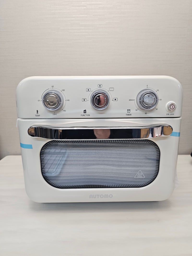 깔끔한 디자인에 대용량 조리가 가능한 오토모 20L 대용량 오븐형 에어프라이어
