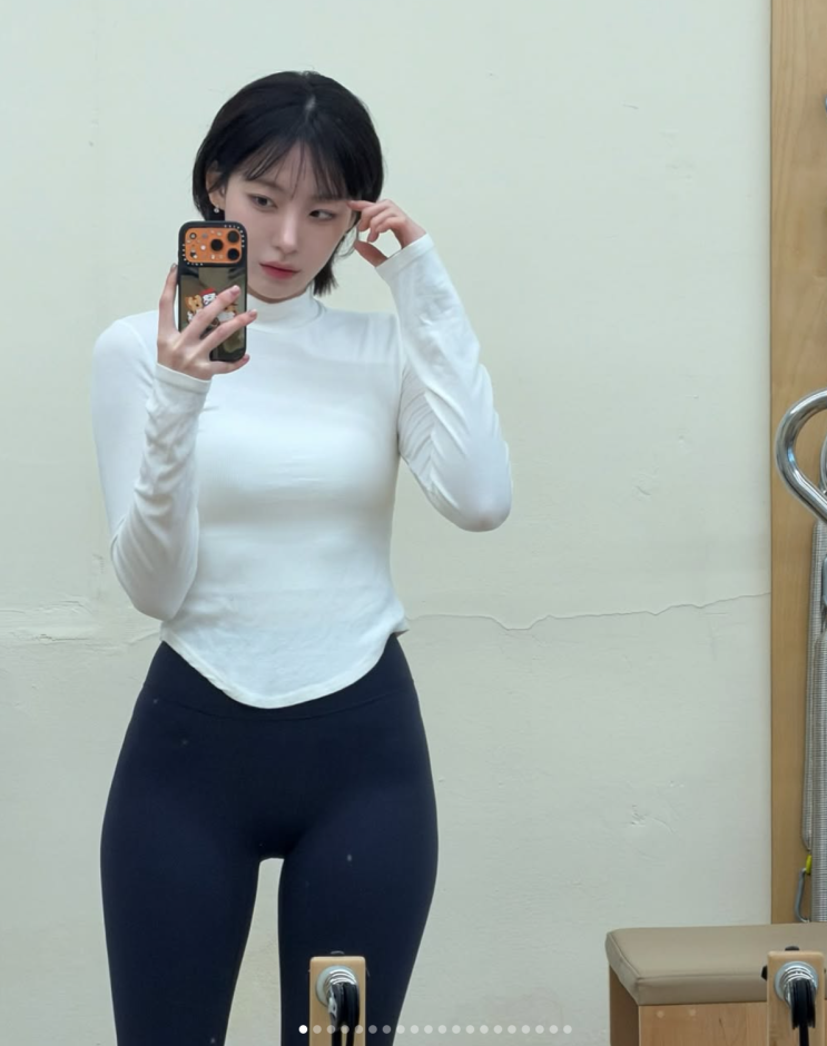  청순 글래머의 정석 하지원 치어리더 반전 네이비 비키니