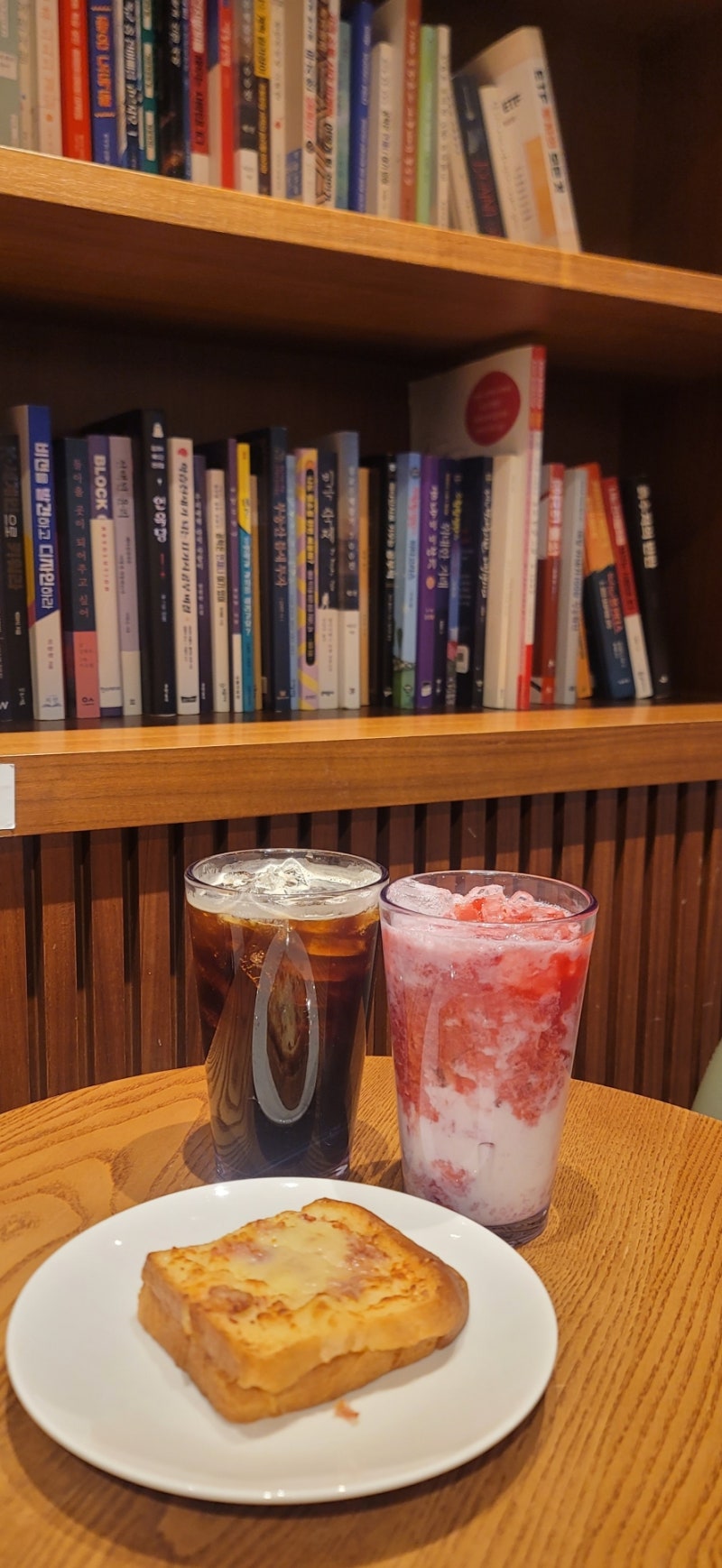서울 광화문 카페 책과 함께 하는 스타벅스 광화문 교보문고점 (교보문고 나들이)