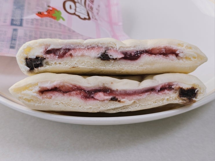  메가커피 딸기 크림치즈 쫀득빵 딸기라떼로 숙취 달래기 내돈내산