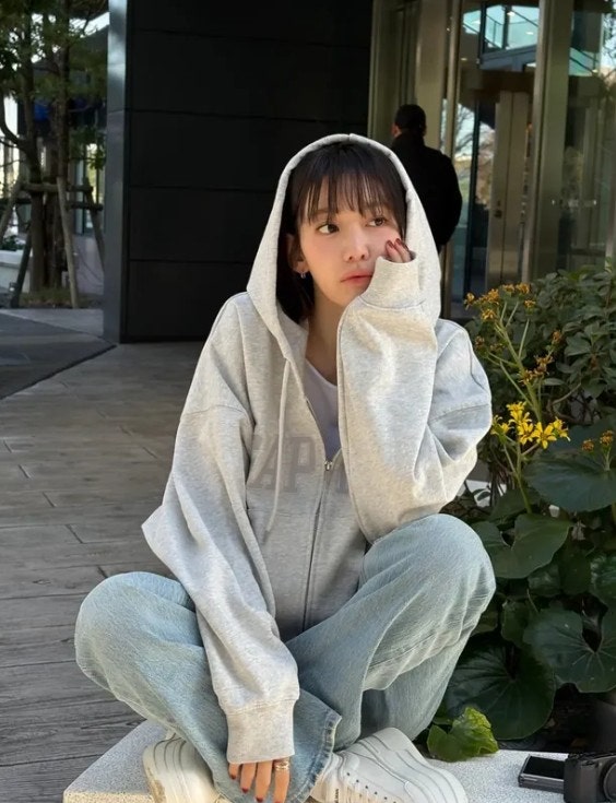 LE SSERAFIM宮脇咲良的連帽外套是哪家的？竟然是GAP日本限定版！從尺寸到價格完整整理！