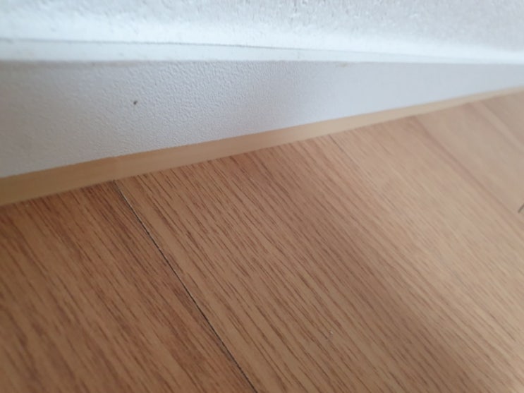  창원 성산구 상남꿈에그린 아파트 걸레받이 교체 후 실리콘 코킹 시공