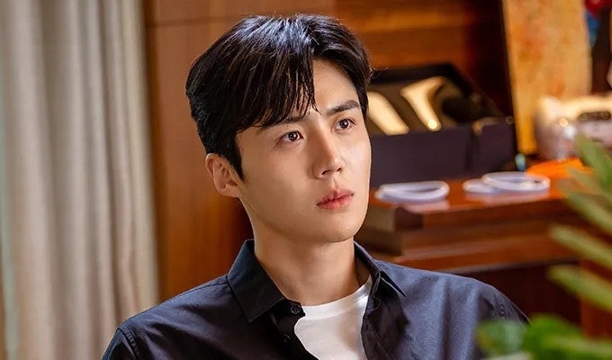Kim Seon-ho's Next Project's Schedule Uncertain, Reaching the Top Only to Return to Square One?