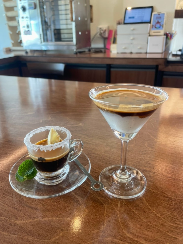  군산 신상카페 조촌동 옴브라 에스프레소 OMBRA ESPRESSO 군산에스프레소바 추천코스 오레그랏세 로마노 군산전주법원카페