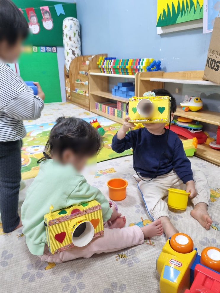  아이큰별어린이집 수업시간 풍덕천동어린이집 오감놀이 유아미술 블록놀이 손크기비교 카메라놀이