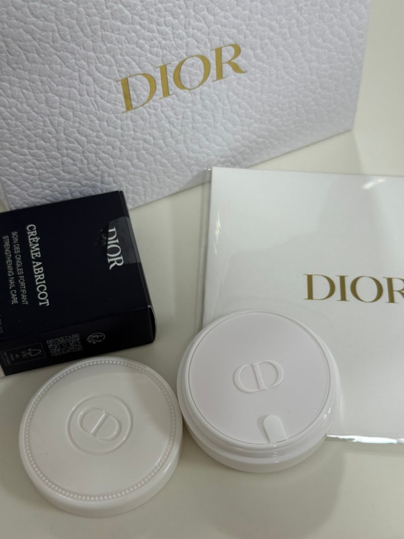 디올 DIOR 크렘 아브리콧 네일케어 크림 생일선물 추천